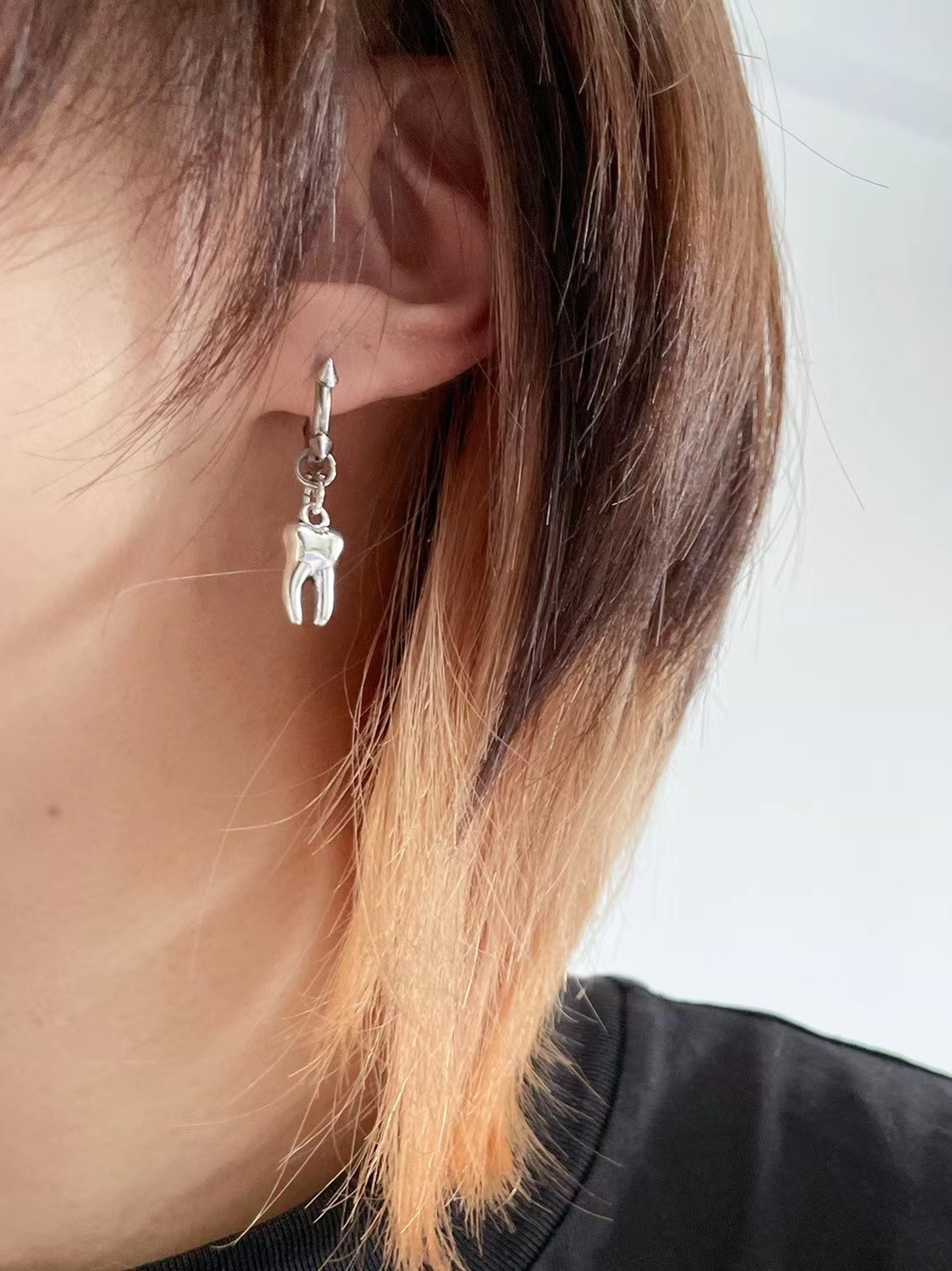 Boucles d’Oreilles Gothiques Dents à Pointes – Anneaux Néogothiques – Image 3