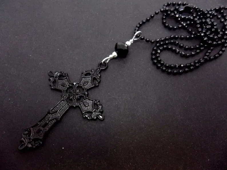 Collier Gothique Croix Noire – Chaîne à Billes – Image 2