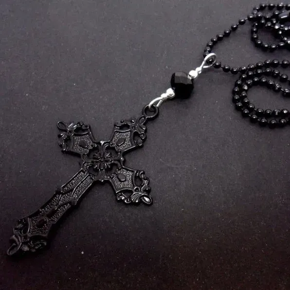 Collier Gothique Croix Noire – Chaîne à Billes – Image 3