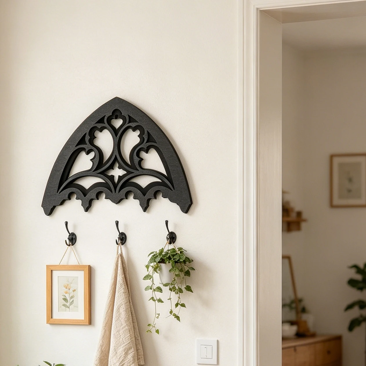 Décoration Murale Gothique Ajourée – Arche Noire