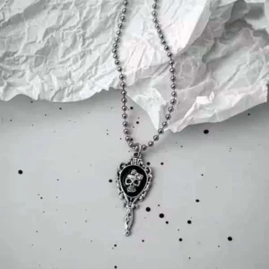 Collier Gothique Médaillon Crâne et Lame – Argenté