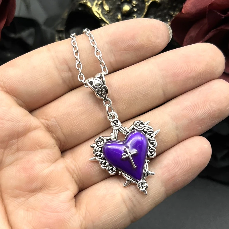 Collier Gothique Cœur Croix – Émail Rouge, Noir ou Violet – Image 4