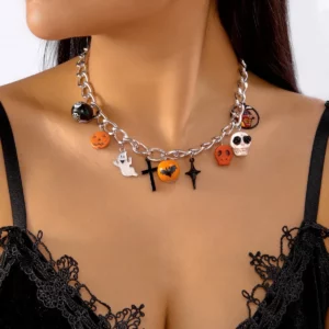 Collier Gothique à Breloques – Crâne, Fantôme et Chauve-Souris
