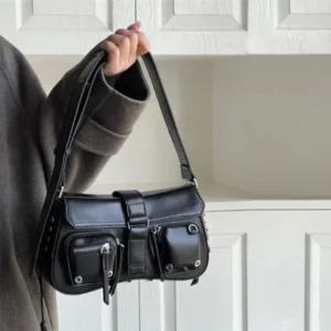 Sac Gothique Noir à Poches – Bandoulière Structurée à Boucles