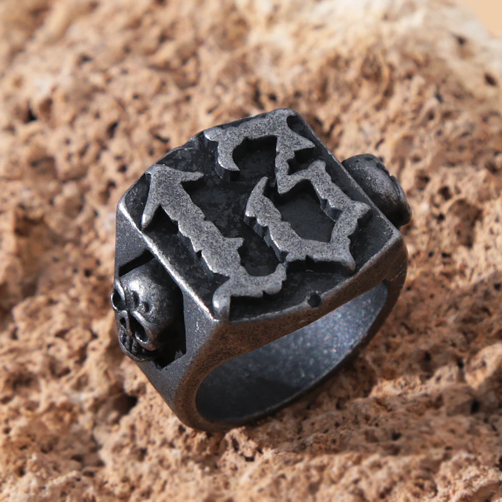 Bague Gothique Crâne 13 – Acier Noirci – Image 2