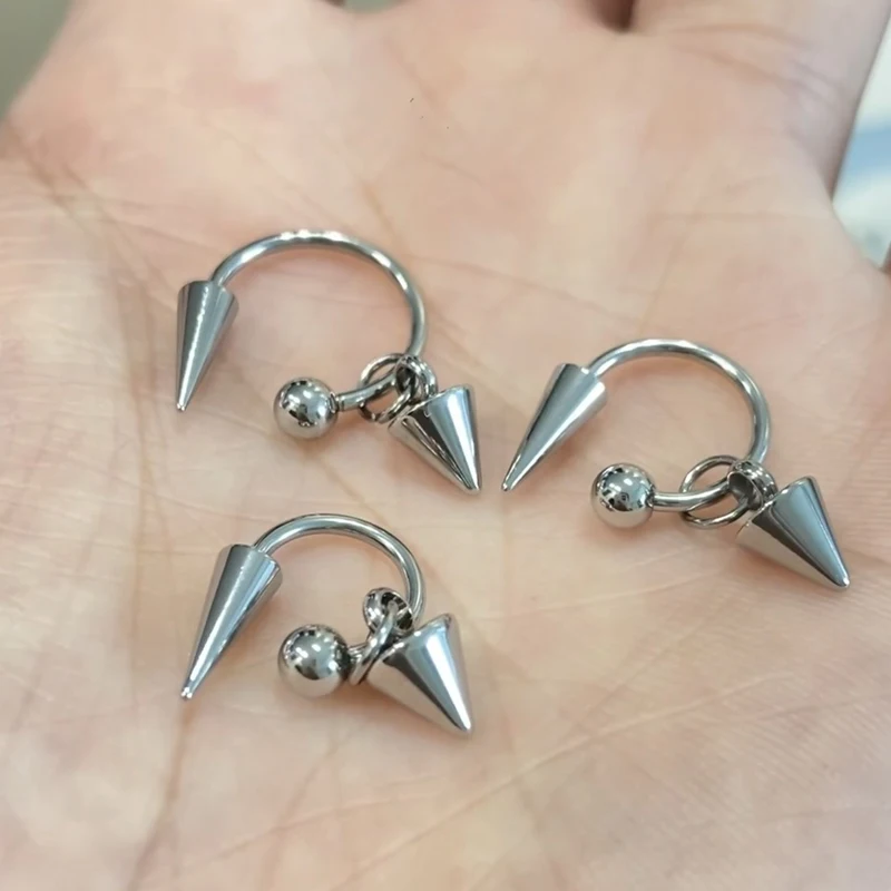 Boucles d’Oreilles Punk à Rivets – Pointes Argentées – Image 2