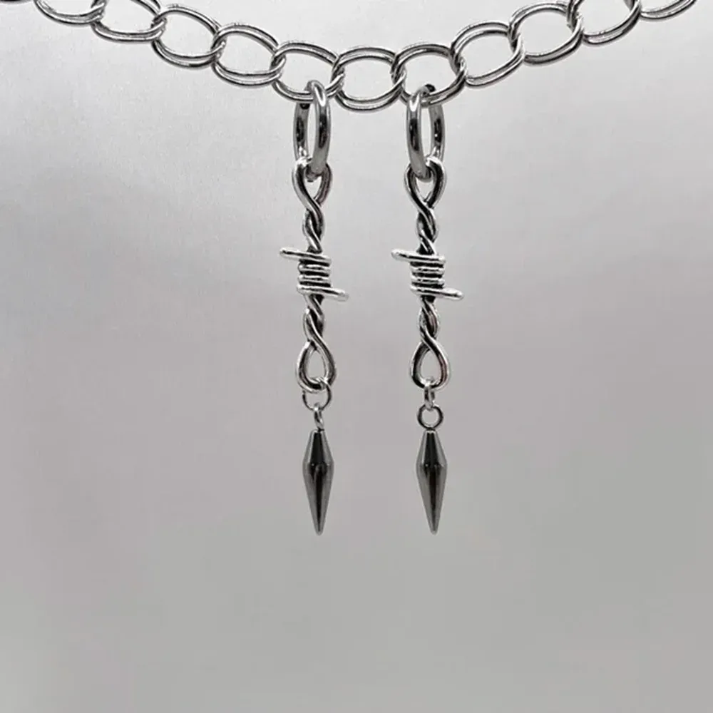 Boucles Gothiques Étoile et Pointe – Chaînes Argentées – Image 4