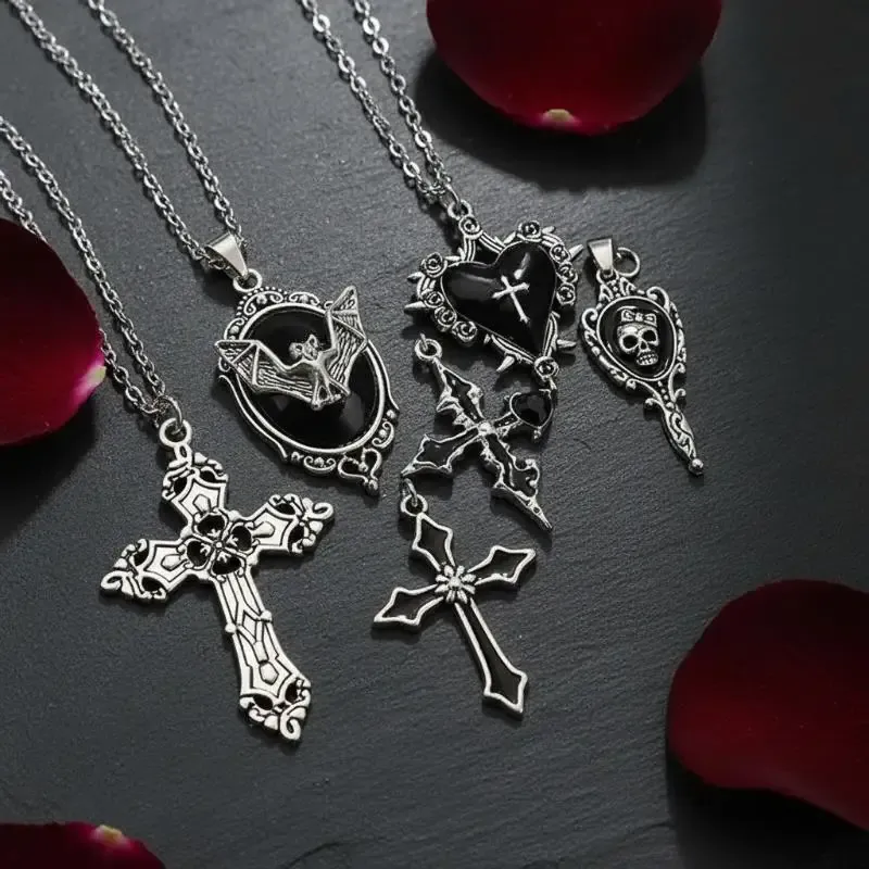 Set de 5 Colliers Gothiques – Croix, Chauve-Souris et Cœur – Image 6