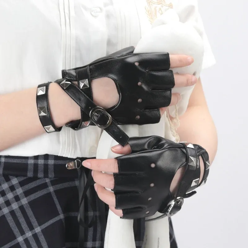 Gants Gothiques Sans Doigts en Similicuir a Rivets et Bracelet