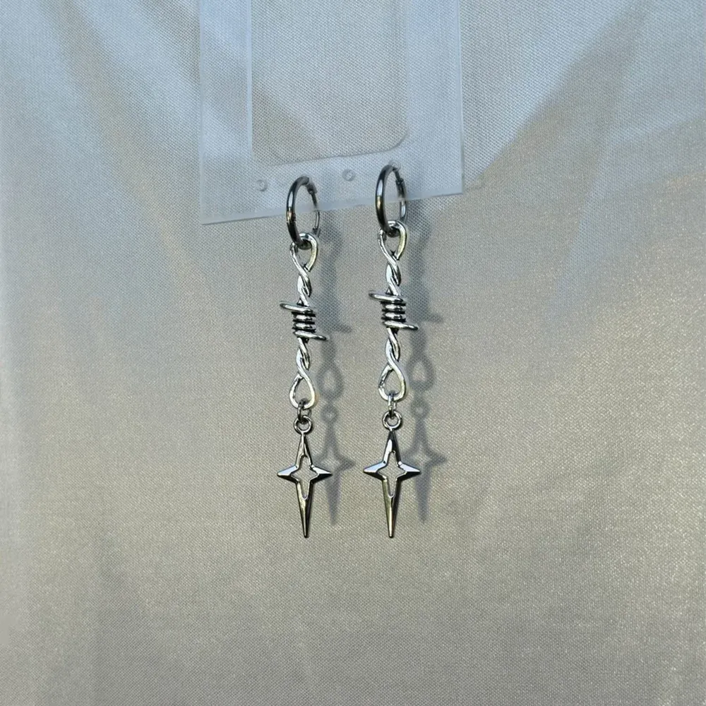 Boucles Gothiques Étoile et Pointe – Chaînes Argentées – Image 5