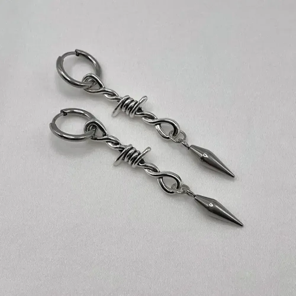 Boucles Gothiques Étoile et Pointe – Chaînes Argentées – Image 2