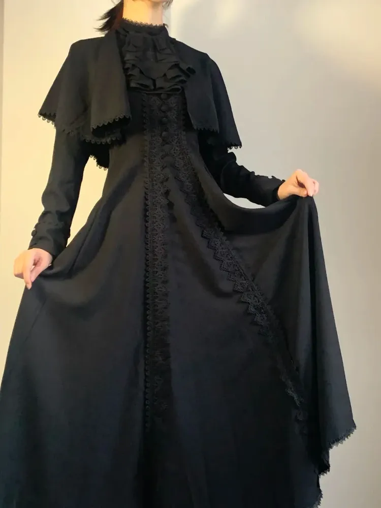 Robe Gothique Victorienne Noire a Col Haut