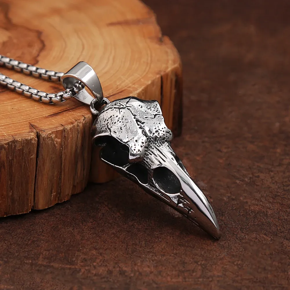 Collier Gothique Crâne de Corbeau – Chaîne Argentée – Image 3