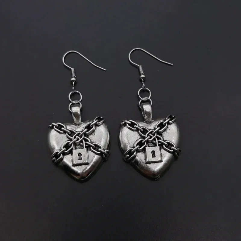 Boucles Gothiques Cœurs Verrouillés – Chaînes et Cadenas – Image 2
