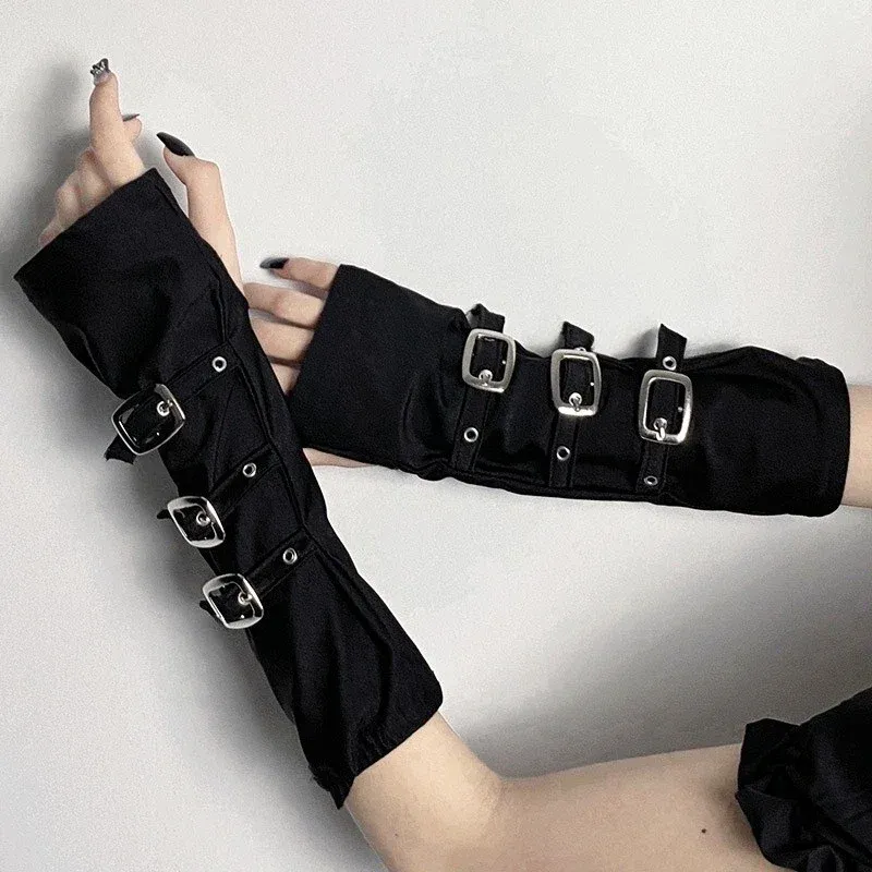Manchettes Gothiques a Boucles Metalliques – Noires