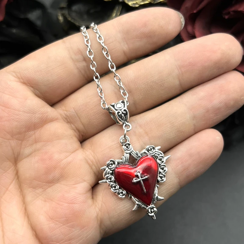 Collier Gothique Cœur Croix – Émail Rouge, Noir ou Violet – Image 2