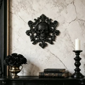 Ornement Mural Gothique Crâne et Volutes – Noir Mat