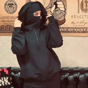 Sweat Gothique Noir a Capuche Enveloppante et Zip