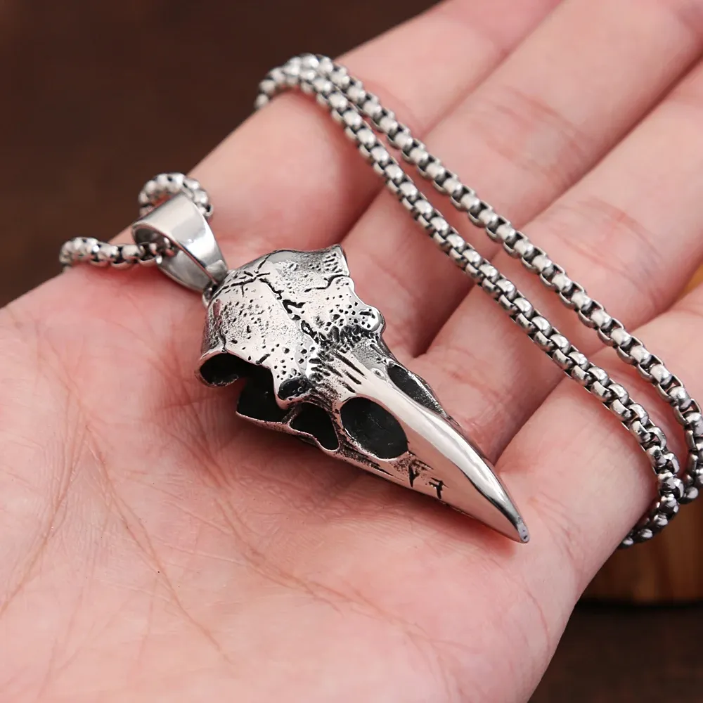 Collier Gothique Crâne de Corbeau – Chaîne Argentée