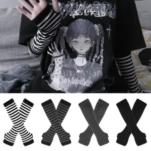 Manchettes Gothiques Tricotees a Rayures – Noir et Blanc
