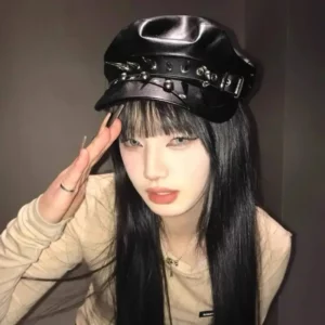 Casquette Gothique Noire en Similicuir a Rivets et Boucles