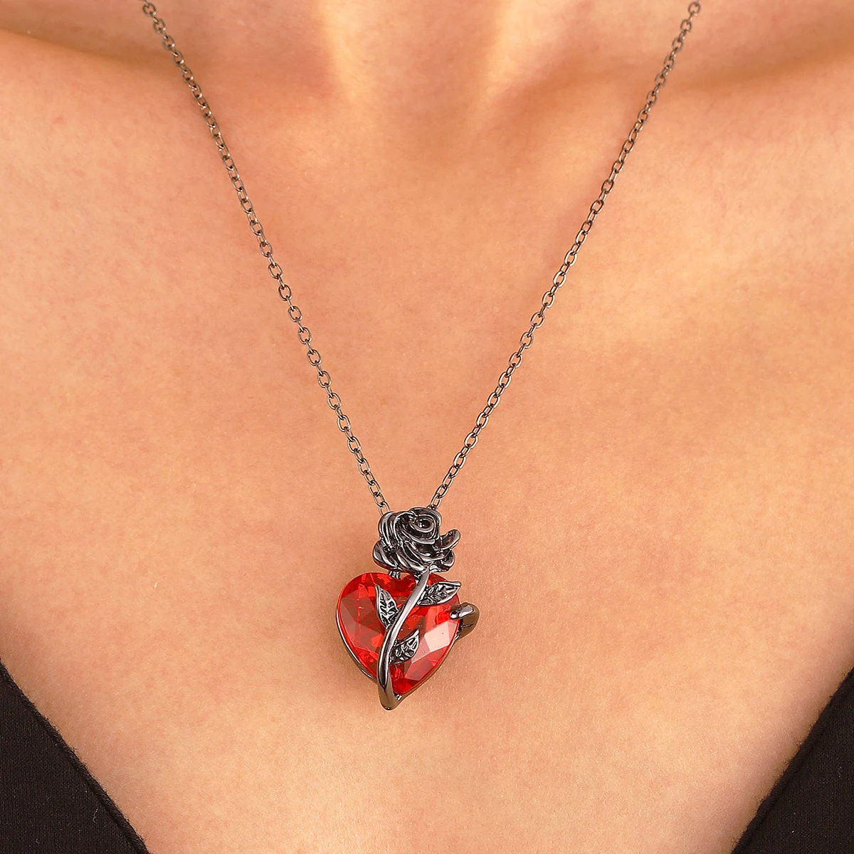 Collier Cœur Rouge et Rose Noire – Pendentif Romantique Sombre – Image 3