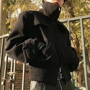 Blouson Techwear à Col Montant – Noir Minimal