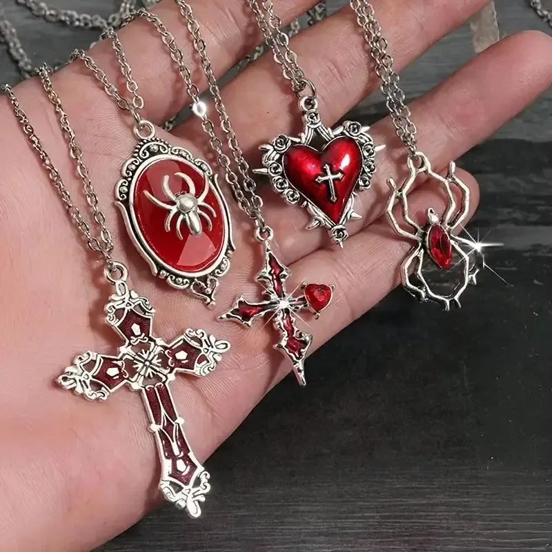 Set de 5 Colliers Gothiques – Croix, Chauve-Souris et Cœur – Image 3