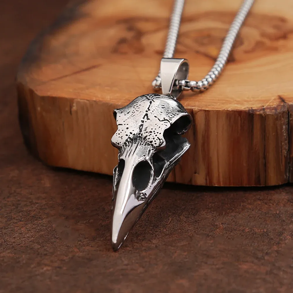 Collier Gothique Crâne de Corbeau – Chaîne Argentée – Image 2