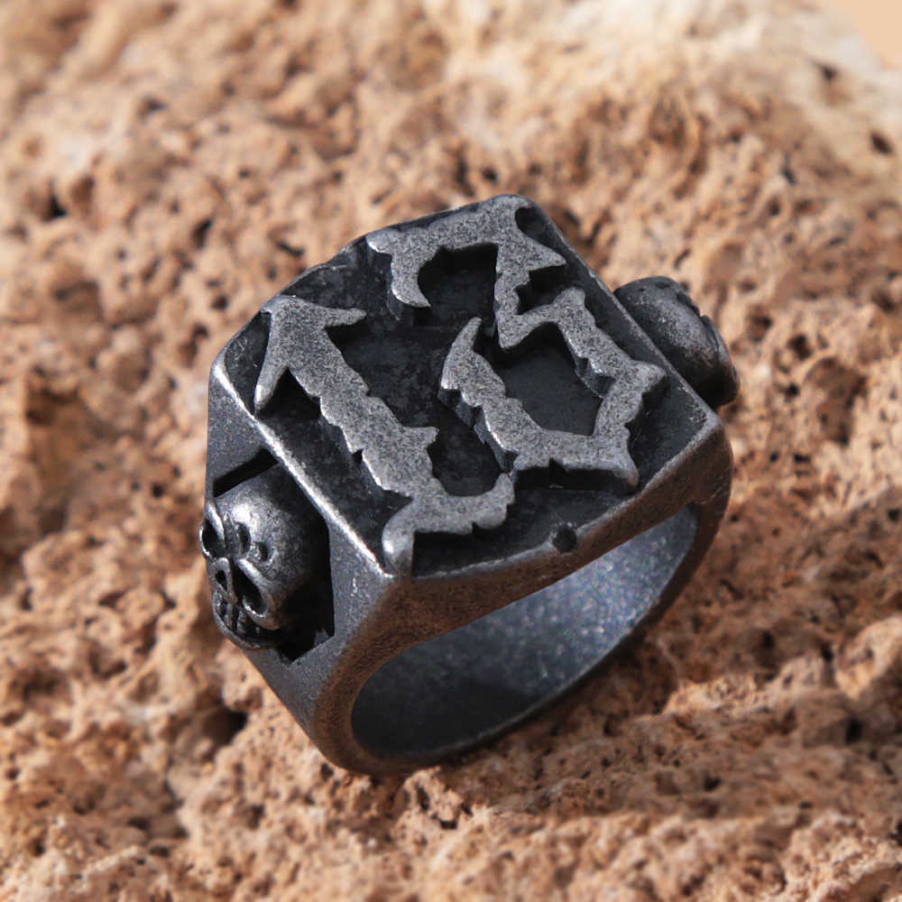 Bague Gothique 13 avec Crâne – Acier Inoxydable – Image 2