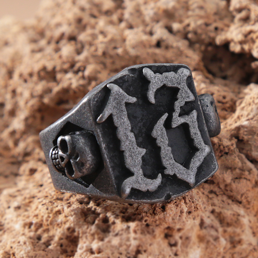 Bague Gothique 13 avec Crâne – Acier Inoxydable – Image 3