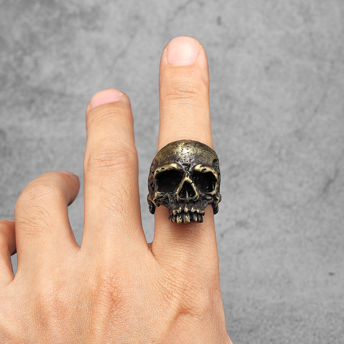 Bague Tête de Mort Vintage – Laiton Patiné – Image 2