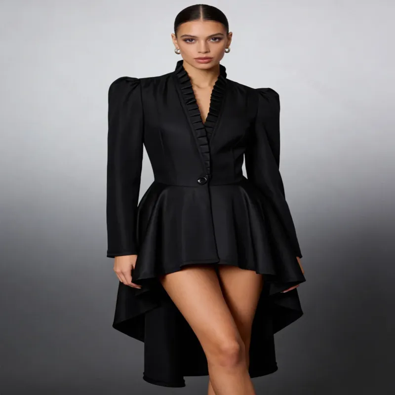 Robe Noire Renaissance à Basque Asymétrique