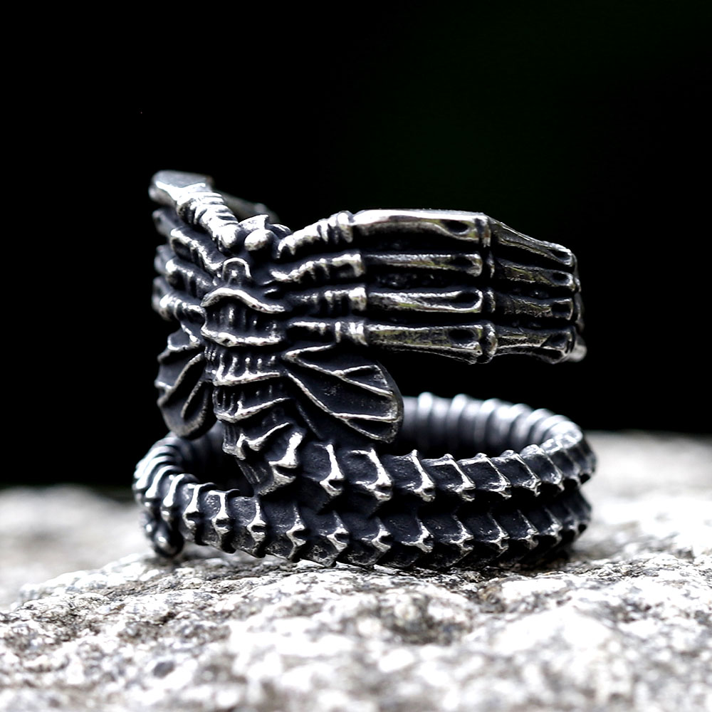 Bague Squelette Gothique 316L – Main Osseuse