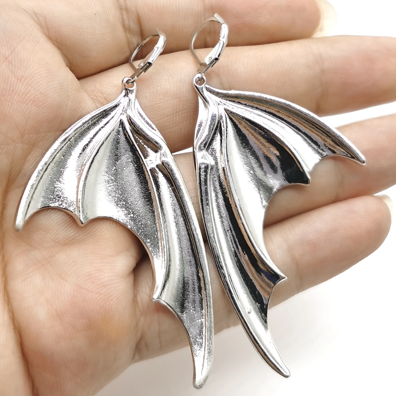 Boucles d’oreilles ailes de chauve-souris argentées