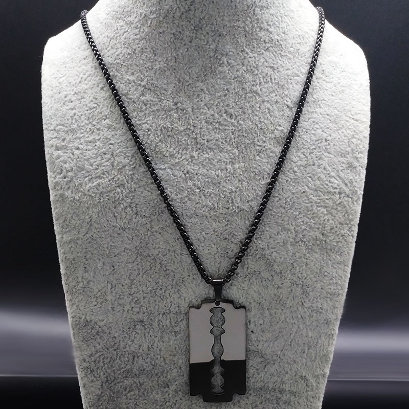 Collier Gothique Noir Pendentif Lame – Acier Inoxydable 60 cm