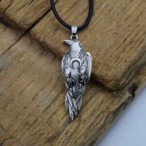 Collier Gothique Corbeau Argenté sur Cordon Noir