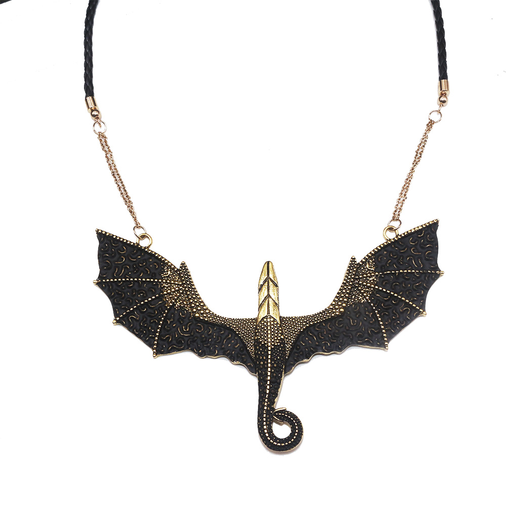 Pendentif Gothique Chauve-Souris Noir et Or – 14 × 9,5 cm