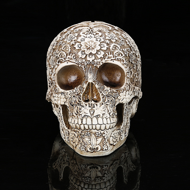 Sculpture Gothique Crâne Floral en Résine – 13,5 × 20 × 16 cm