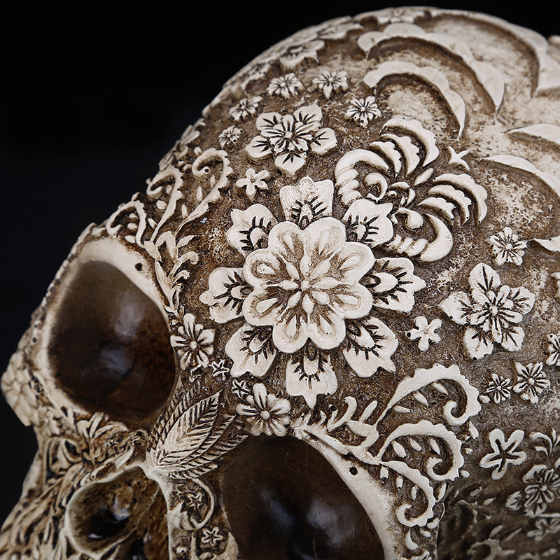Sculpture Gothique Crâne Floral en Résine – 13,5 × 20 × 16 cm – Image 3