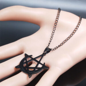 Collier Gothique Noir Lune et Pentagramme – Acier Inoxydable