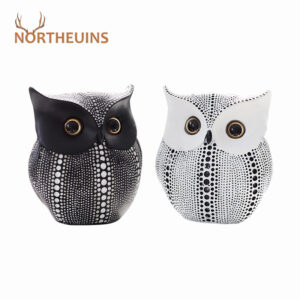 Statue hibou blanc en résine avec décor ponctué et yeux dorés