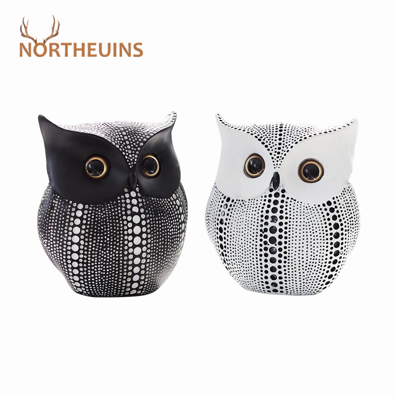 Statue hibou blanc en résine avec décor ponctué et yeux dorés
