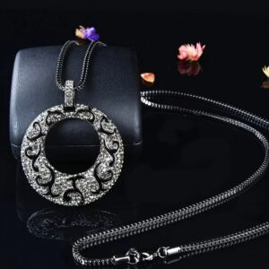 Collier Gothique Vintage à Grand Pendentif Rond – 6 cm