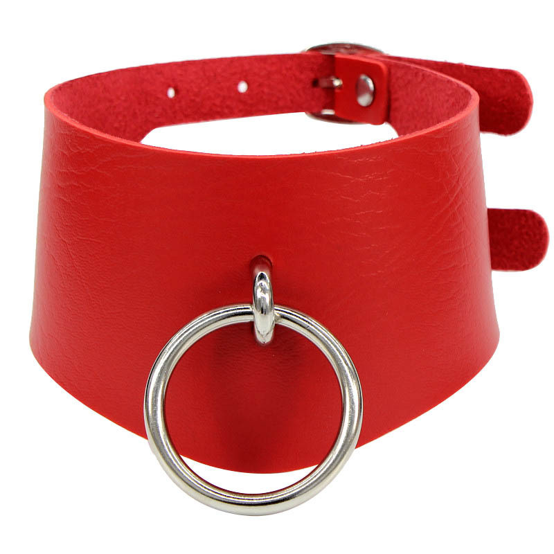 Collier ras-de-cou punk rouge avec anneau argenté