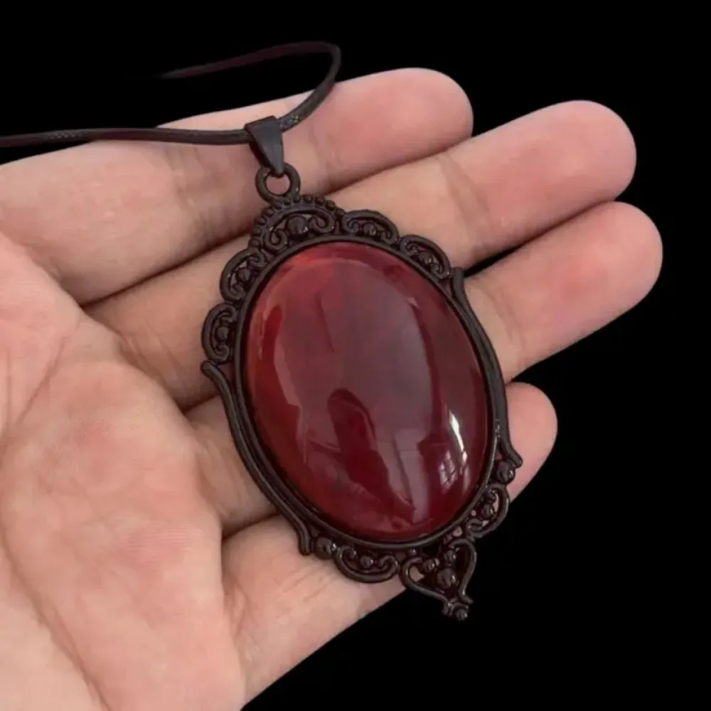 Collier Blood Cameo