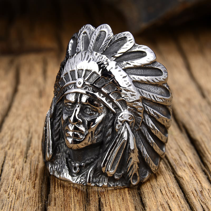 Bague sculptée représentant un chef indien en acier inoxydable