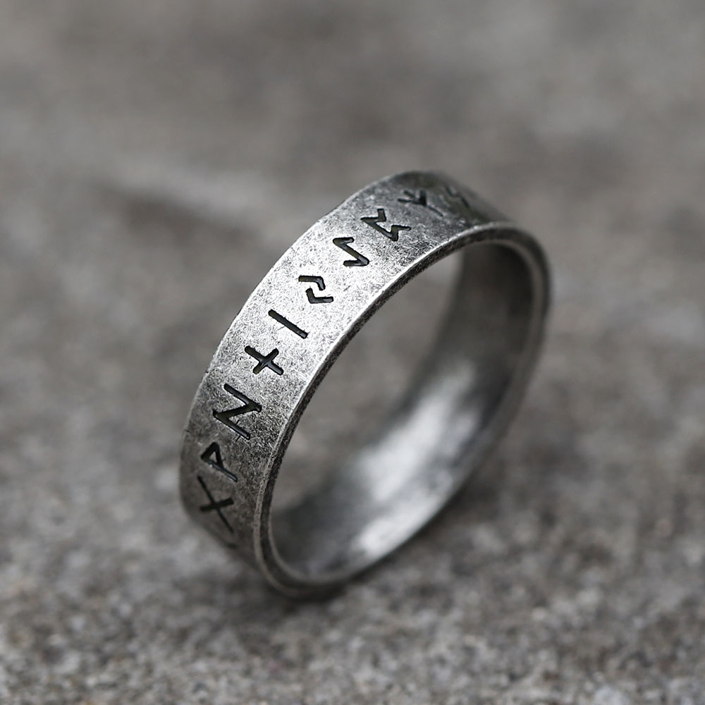 Bague Viking à Runes – Pierre Grise